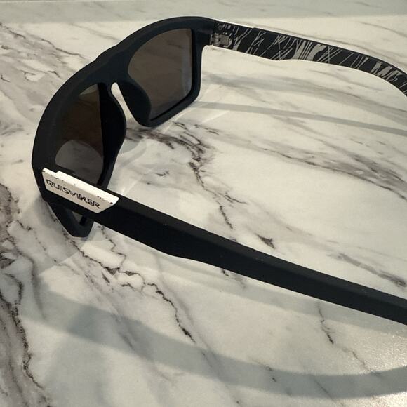 Quiksilver polarized mirror sunglasses. - Picture 5 of 6